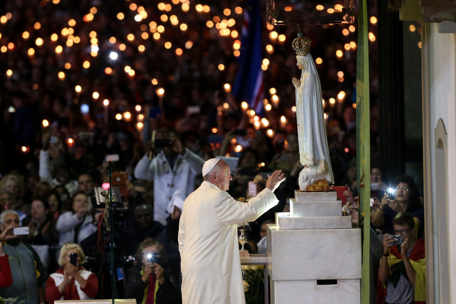 Pope Francis prays in front of statue of Virgen Mary