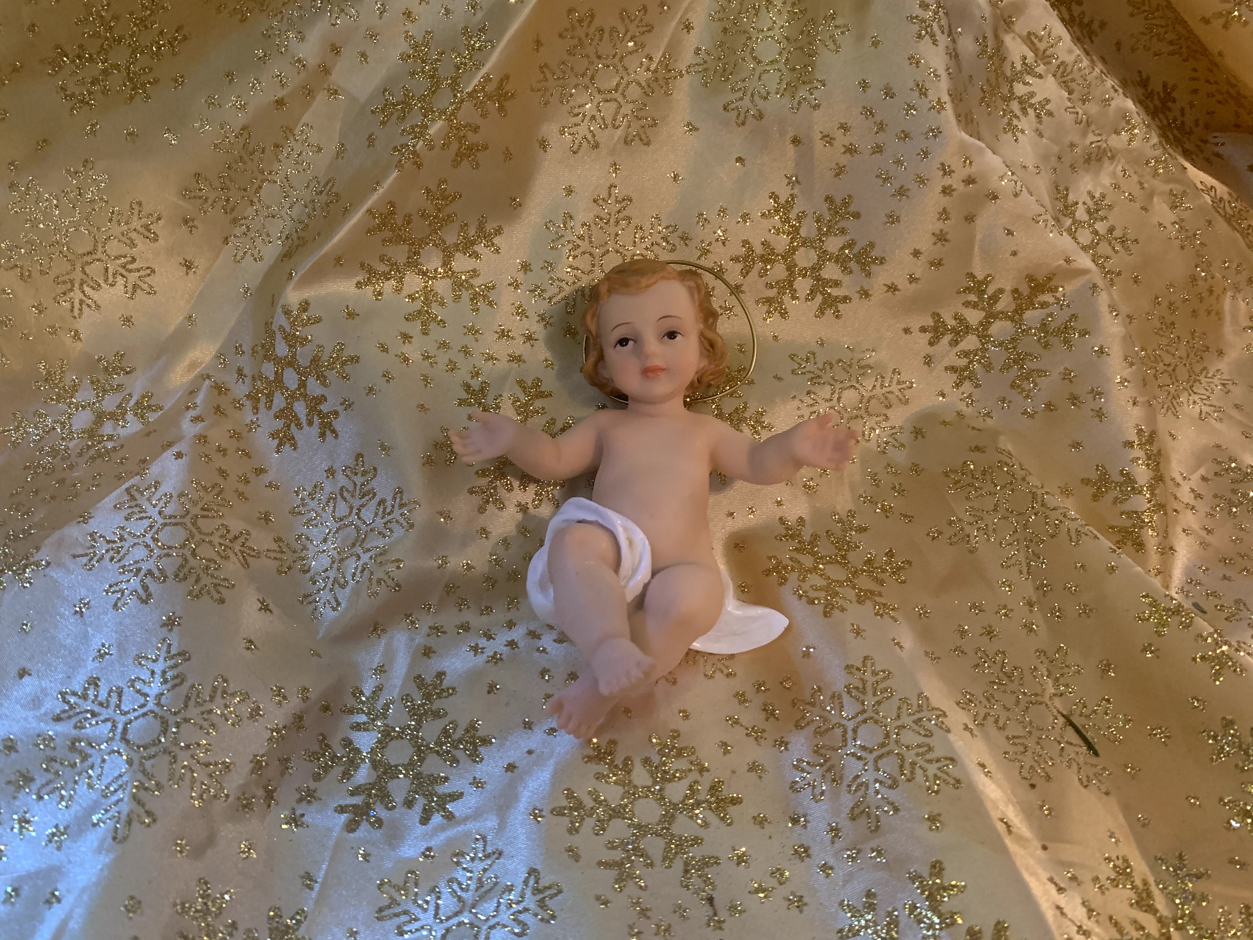 Baby Jesus with gold background